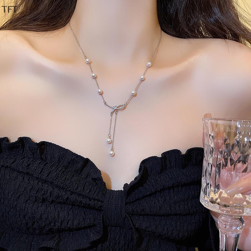 (FTT) สร้อยคอผู้หญิงน้ำหนักเบา, สร้อยคอโชคเกอร์ผีเสื้อไข่มุกเทียมหรูหราพร้อมโซ่ปรับได้ใหม่