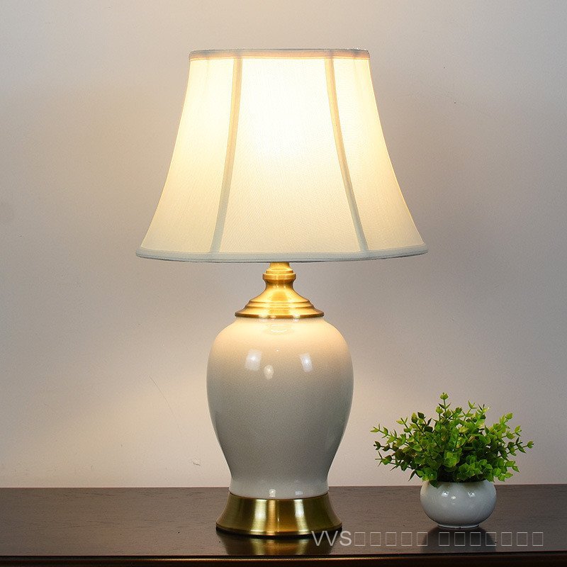 Light Luxury American Country Style Table Lamp Bedroom Nightstand Lamp Cozy Fabric Ceramic Table Lam