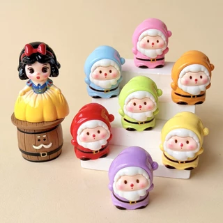 ตุ๊กตาฟิกเกอร์เรซินสโนว์ไวท์ กับซานตาคลอส8สีสวยๆ ตกแต่งโต๊ะ ของขวัญเด็ก ตุ๊กตาสะสมบลายด์บ็อก