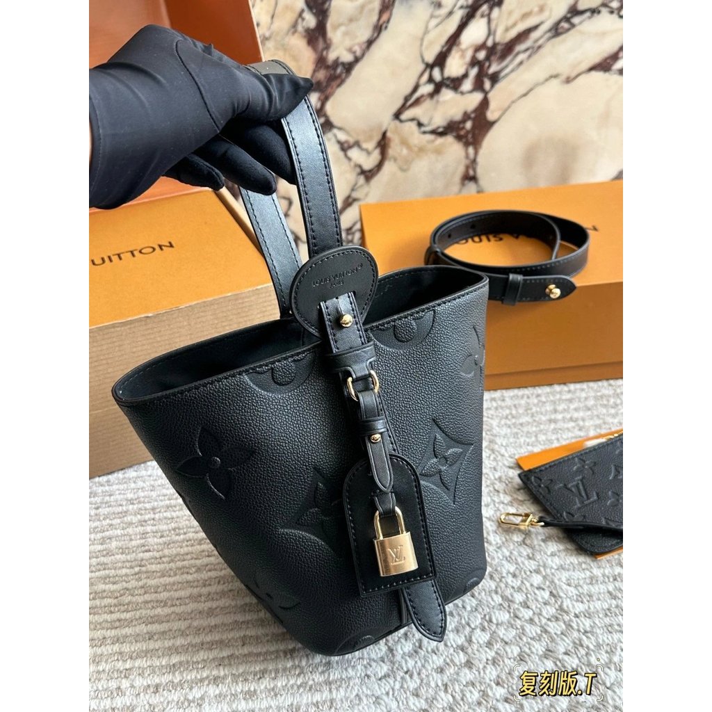 1: 1 Original Standard Real Shot,พร้อมกล่อง A Bucket Bag Heavy Coming สีใหม่|
ใครเห็นมันไม่สับสน!ปฏิ