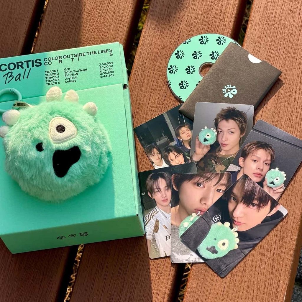 Cortis Baked Hoof Debut Merchanted ball รุ่น Baby Special CORTIS Debut Baby Special Cortis ball ทั้ง