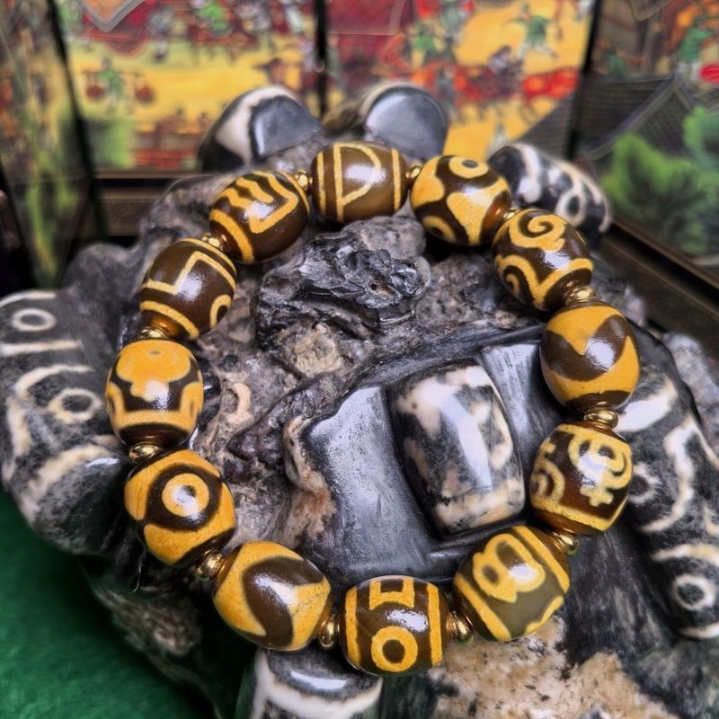 สร้อยข้อมือ Dzi Beads สีดำทอง ขนาด 13x16 cm