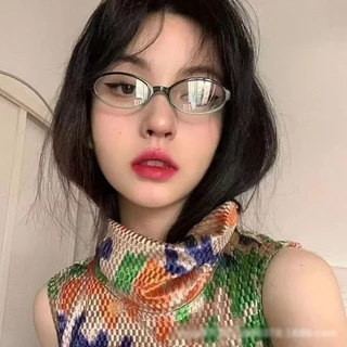 สาวสวยวินเทจแว่นตาสีแดง Y2K กรอบขนาดเล็กไล่ระดับสีแว่นตารูปไข่