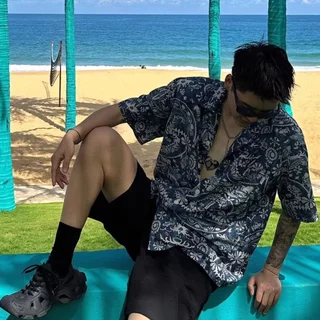 เสื้อวินเทจแขนสั้นผู้ชาย อารมณ์คิวบาทรงค์อเมริกัน ใส่สบายเหมาะกับอากาศร้อน