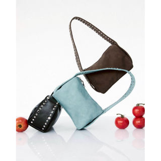 Piccoro - The Rivet Heart Bag กระเป๋าถือหนังวีแกนตอกหมุด