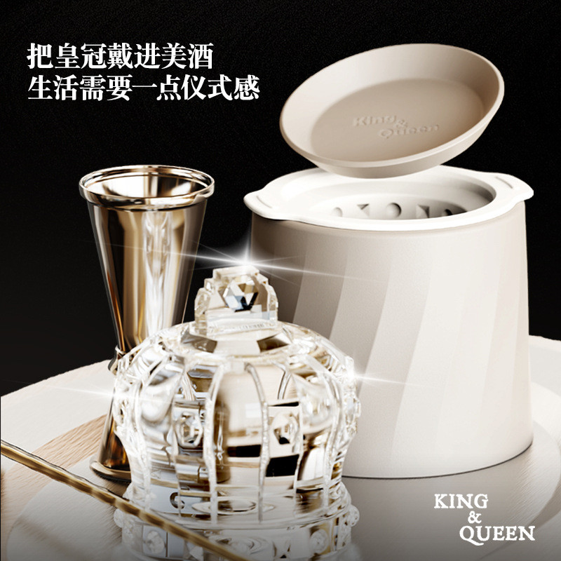 Crown ICE Maker ICE CUBE ICE Maker วิสกี้ diy แม่พิมพ์ตู้เย็น ICE CUBE ถาดน้ําแข็งกล่องน้ําแข็ง