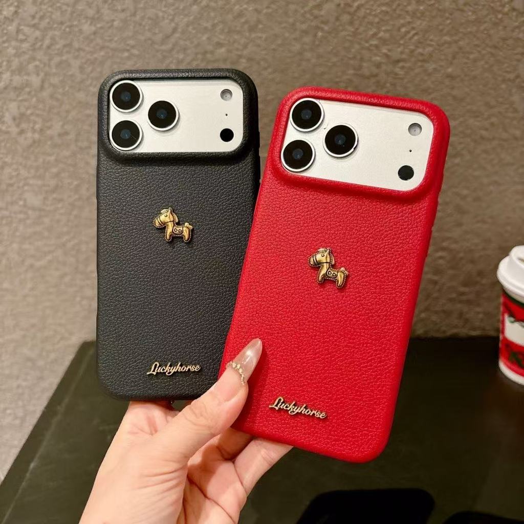 พรีเมี่ยมโกลเด้นโพนี่เหมาะสําหรับ แอปเปิล 17โปรแม็กซ์ เคสโทรศัพท์ลายหนัง ไอโฟน 16/15/14/13/12/11