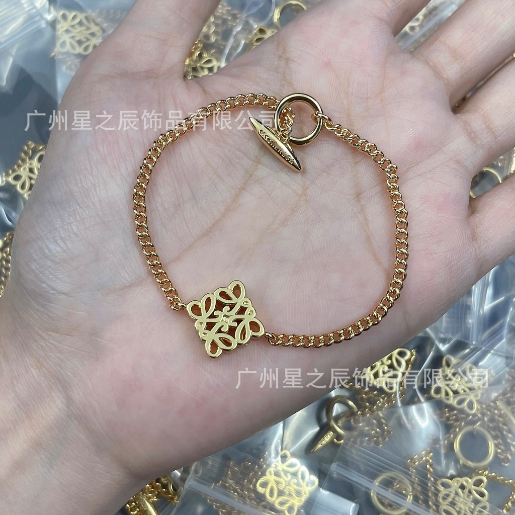 LOEWE5060 สร้อยข้อมือขนมไหว้พระจันทร์แบบปมจีนหญิงแฟชั่น