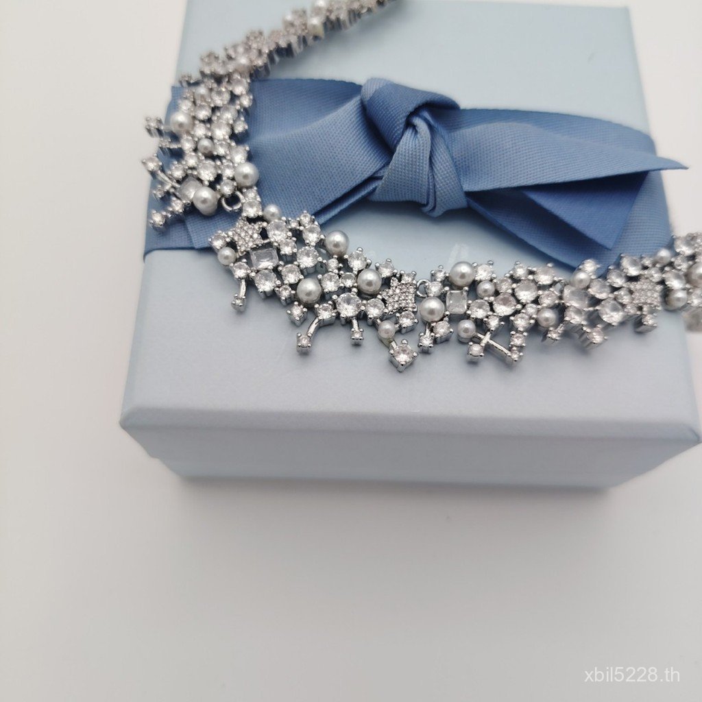 จี้BrightHigh-END และสร้อยคอNebula แบบGypsophila พร้อมสร้อยคลาบิกเคิลจากHEFANG