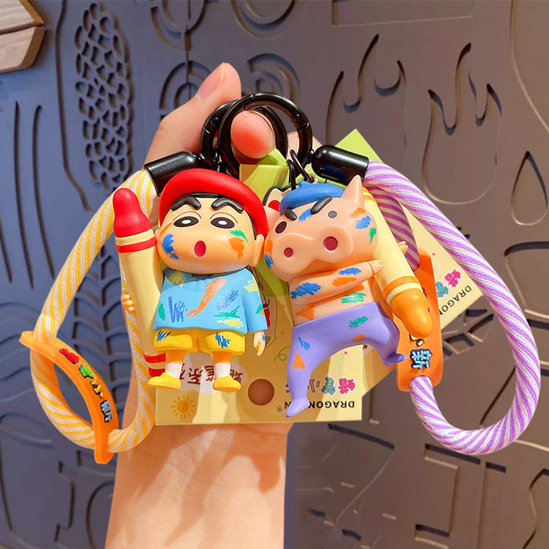 ของแท้ Crayon Shin-Chan Crayon Series พวงกุญแจการ์ตูนน่ารักตุ๊กตากระเป๋านักเรียนจี้ของขวัญขนาดเล็ก