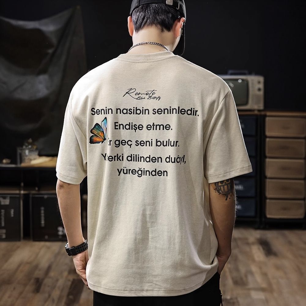 COD 2026 สไตล์ฮ่องกงผ้าฝ้ายแท้ผู้ชายฤดูร้อนสไตล์ใหม่หลวมผีเสื้อพิมพ์แขนสั้นเสื้อยืดผู้ชายอินเทรนด์สบ