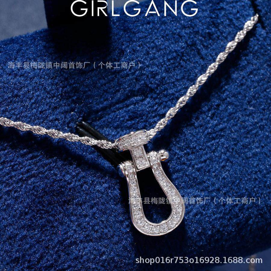 สร้อยคอ U-Shaped สำหรับผู้หญิง เพชร ชุบ 18K Rose Gold ดีไซน์เรียบหรู เหมาะสำหรับทุกโอกาส