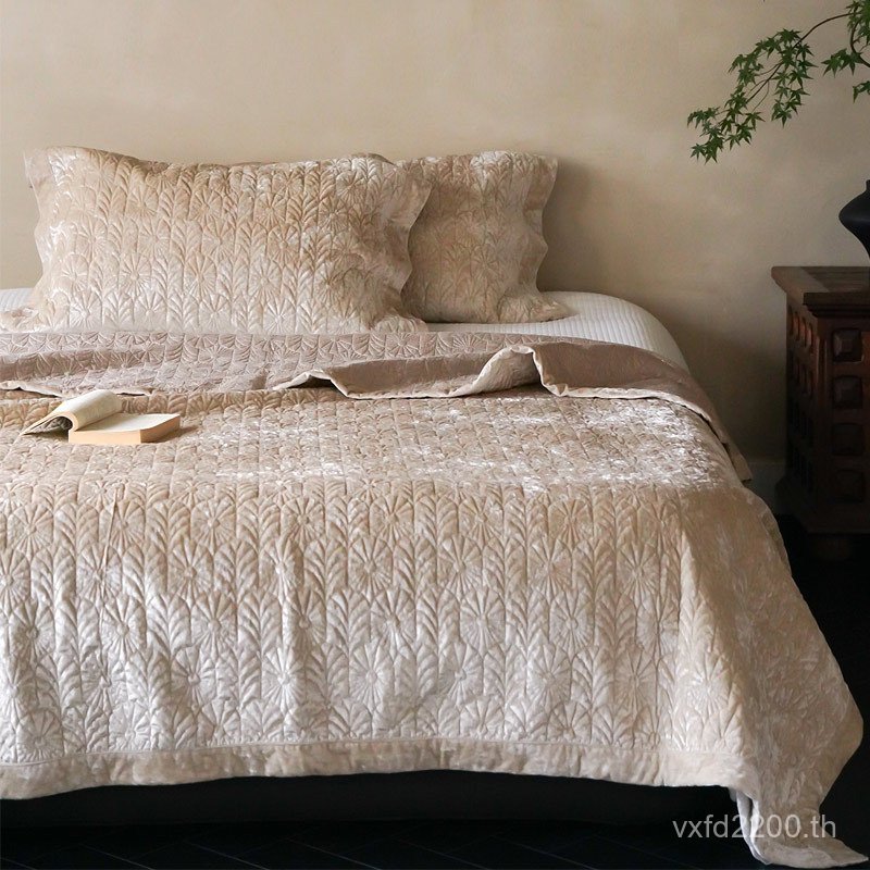 คลิปหรูหราผ้าไหม Gilt Universal Day One Side Three Piece Set One Side Bed Sheet Cotton Bed Cover Tat