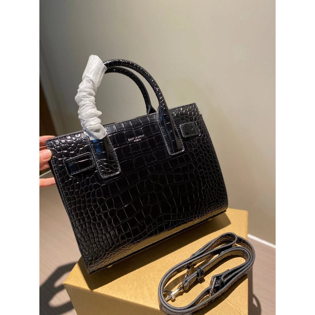 Saint Laurent Score Bag ลายจระเข้ กระเป๋าถือและสะพายได้สำหรับผู้หญิง