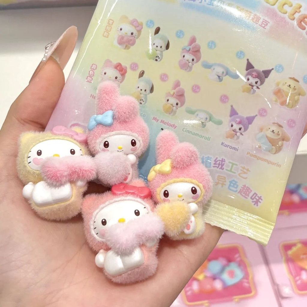 สินค้าใหม่คลังสินค้าพร้อม ของแท้ Sanrio Sanrio Furry Baby Series Mystery Box Hello Kitty Flocking Do