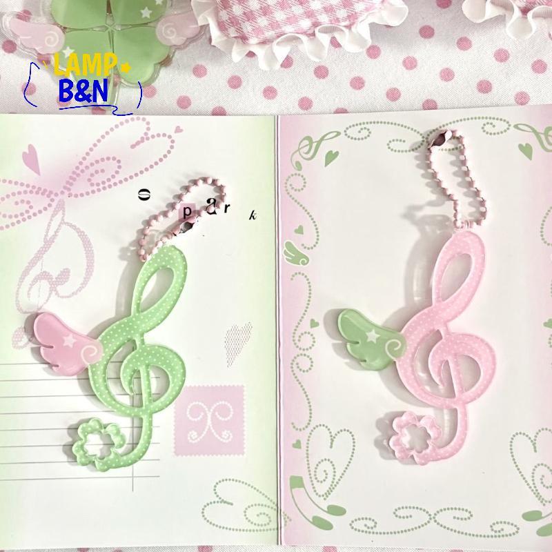 [B&N] พวงกุญแจโคลเวอร์น่ารักพร้อมจี้โน้ตดนตรี Luy Wing Charm ตกแต่งกระเป๋าสําหรับของขวัญอุปกรณ์เสริมกระเป๋า Bapa [ใหม่]