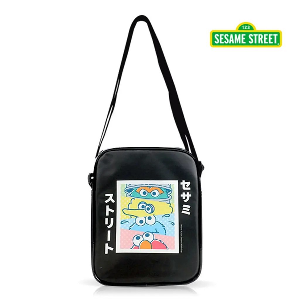 Bundanjai (หนังสือ) SST6-กระเป๋าสะพายข้าง M : Sesame Street-6A Crossbody M-Bag (SST6A CBB-M-BK16.5) 