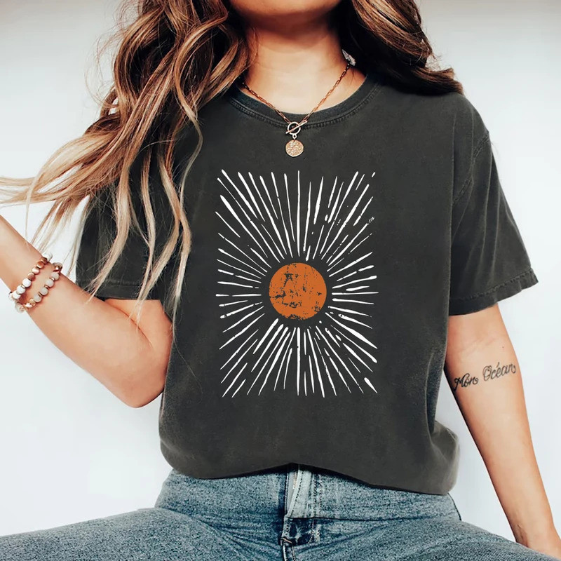 เสื้อยืด Bohemian Retro สไตล์ Sunburst แขนสั้น คอกลม สำหรับผู้ชายและผู้หญิง