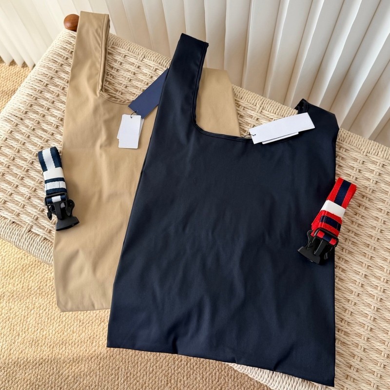 Simple tote bag with large capacity, foldable and versatile