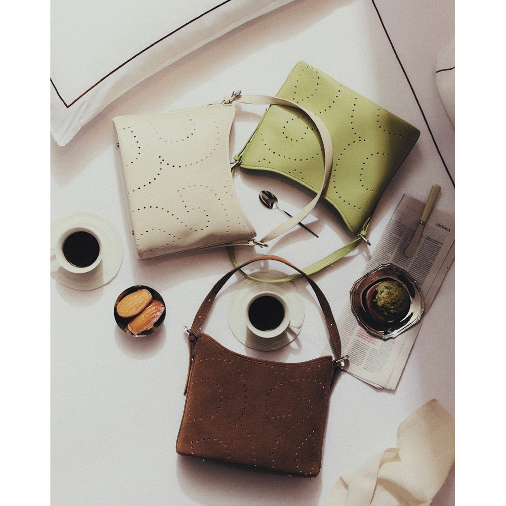 กระเป๋ารัดหลังและถือได้ Rally Loop Bag