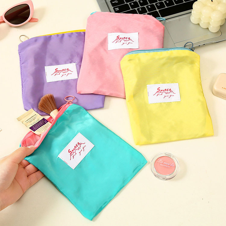 กระเป๋าแต่งหน้าแบบพกพาบาง Macaron สีจับคู่กระเป๋าเครื่องสําอางความงามสูง Simple Zipper Organizer多巴妆化包