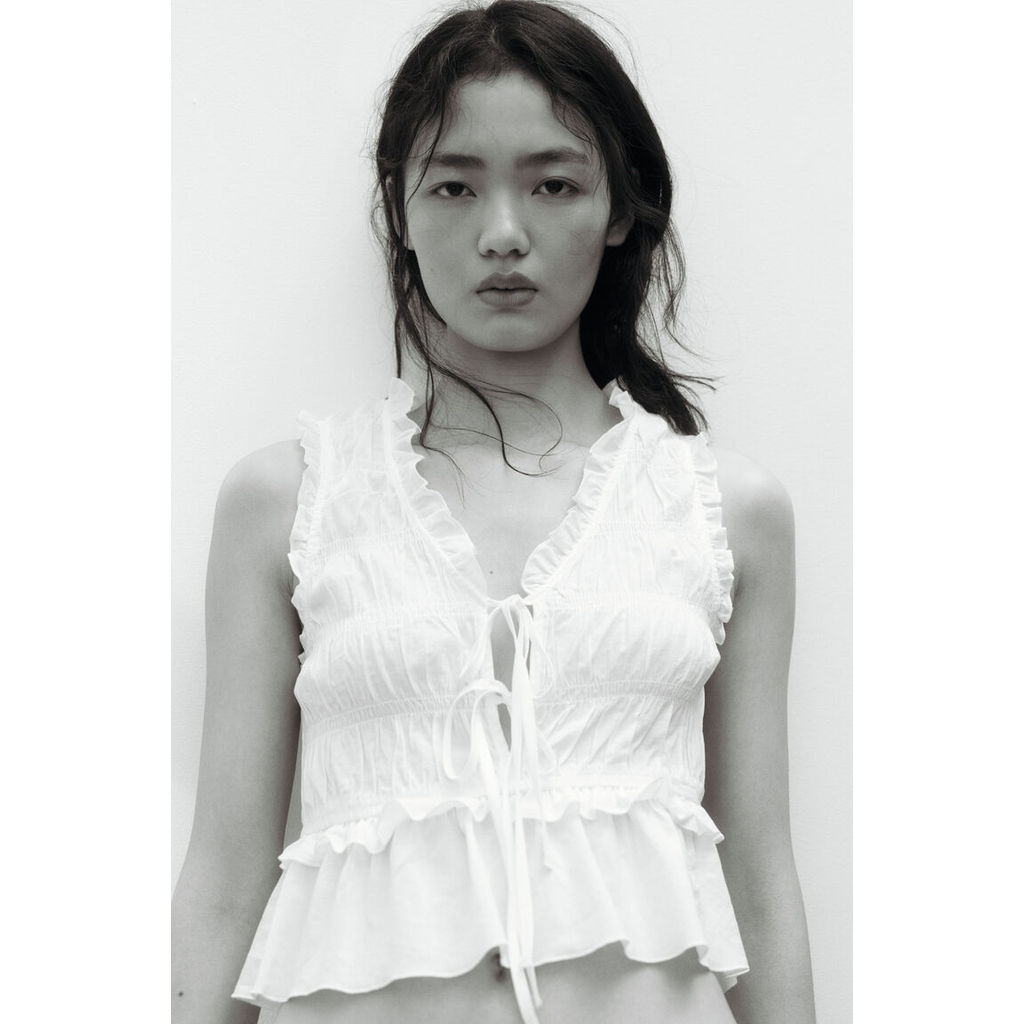 H&M(เอชแอนด์เอ็ม) เสื้อท็อปสม็อกดีไซน์ผูกโบว์ ผู้หญิง 1316796_1