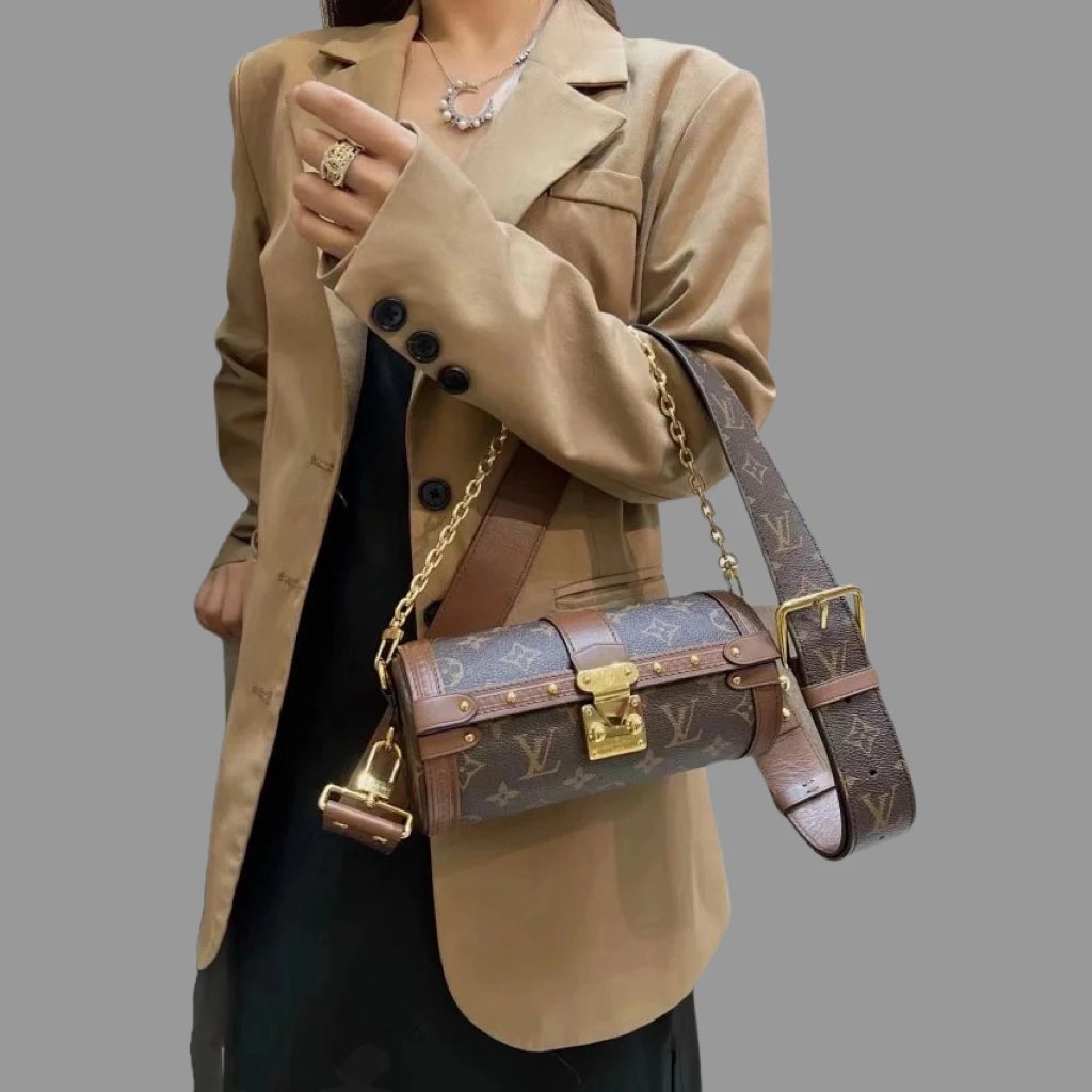 Louis Vuitton LV2025 กระเป๋าสะพายไหล่ทรงกระบอก สายโซ่