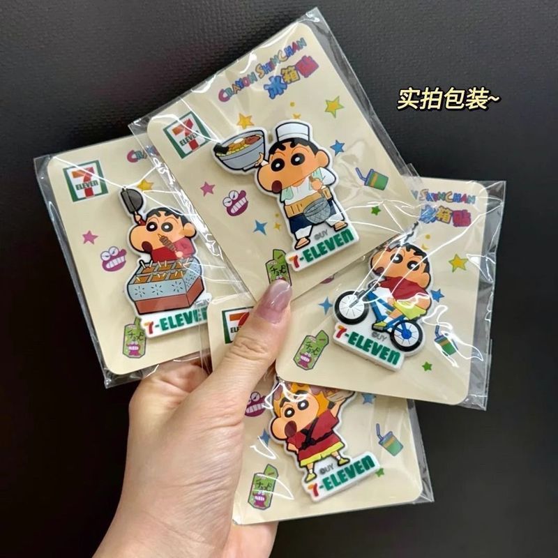 711联名蜡笔小新冰箱贴磁吸装饰可爱创意礼物送朋友闺蜜周边家居 แม่เหล็กติดตู้เย็นลายเครยอนชินจังร่วมผลิตโดย 7-Eleven ของขวัญน่ารักและสร้างสรรค์สำหรับเพื่อนและคนสนิท ตกแต่งบ้าน