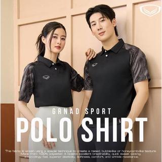 GRAND SPORT เสื้อคอปกไหล่สโลปพิมพ์ลายแขน รหัส : 072098