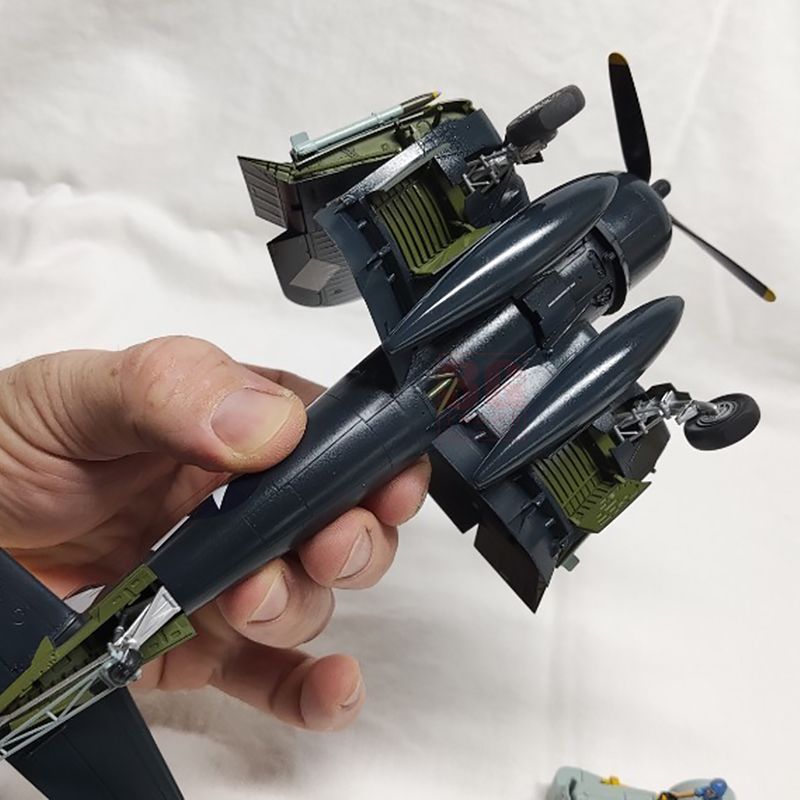 3G รุ่น Tamiya ประกอบเครื่องบิน 61085 F4U-1D Pirate Bomber และ Ground Service รถแทรกเตอร์ 1/48