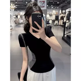 YOUMI ส่งไวจากไทย เสื้อยืดคอวี สีสันตัดกัน ทรงเข้ารูป ใส่สบาย สไตล์วินเทจ