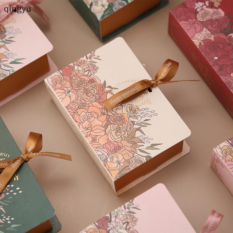 [qingyu] กล่องของขวัญรูปร่างหนังสือ 1 ชิ้น Ith Ribbon Paperboard Candy ช็อกโกแลตนําเสนอ Paaging กล่องสําหรับวันเกิดงานแต่งงานวันแม่ใหม่สต็อก