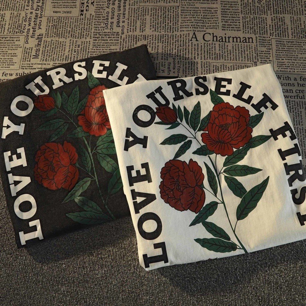 2026时尚 2026ACE BEAUTY ผ้าฝ้าย 100% เสื้อยืดแขนสั้น Unisex Love ROSE พิมพ์ตัวอักษรผู้หญิงและผู้ชาย Ba