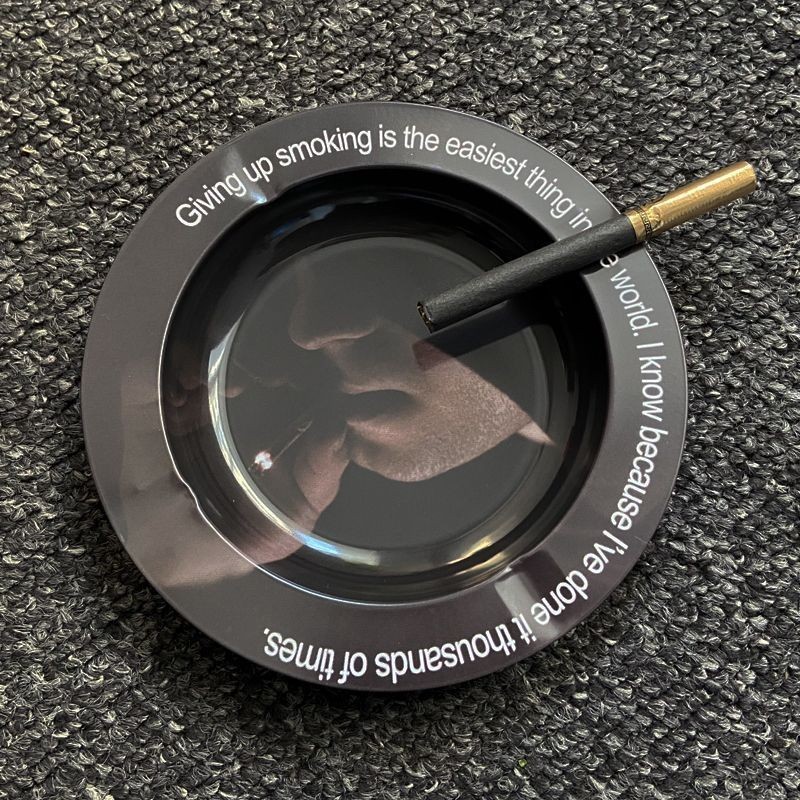 ความหนา 0.23 มม. ส่งออกไปยังยุโรป America Creative Tinplate Ashtray ins Internet Cafe Sundries ถาด A