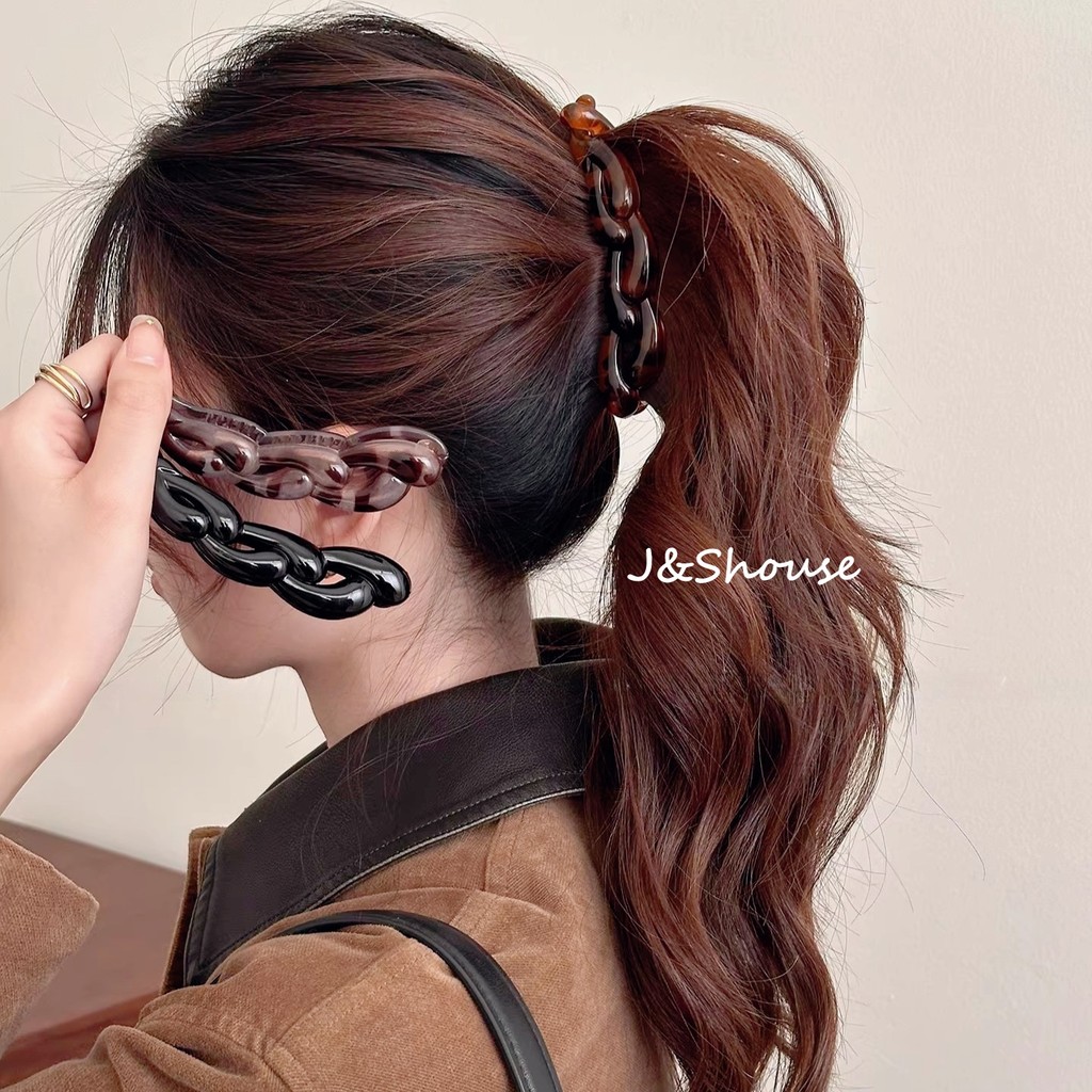 KF1247 กิ๊บผู้หญิง ออกแบบเรียบหรูพร้อมลวดลายเสือดาวและโซ่ เสริมความงามอย่างง่ายๆ