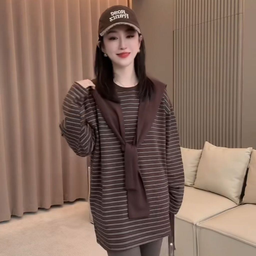 Cod High-End สินค้ายุโรป 2025 ฤดูใบไม้ร่วงสไตล์ใหม่เย็บผ้าคลุมไหล่ตกแต่งสบายๆรอบคอแขนยาวลายเสื้อยืดผ