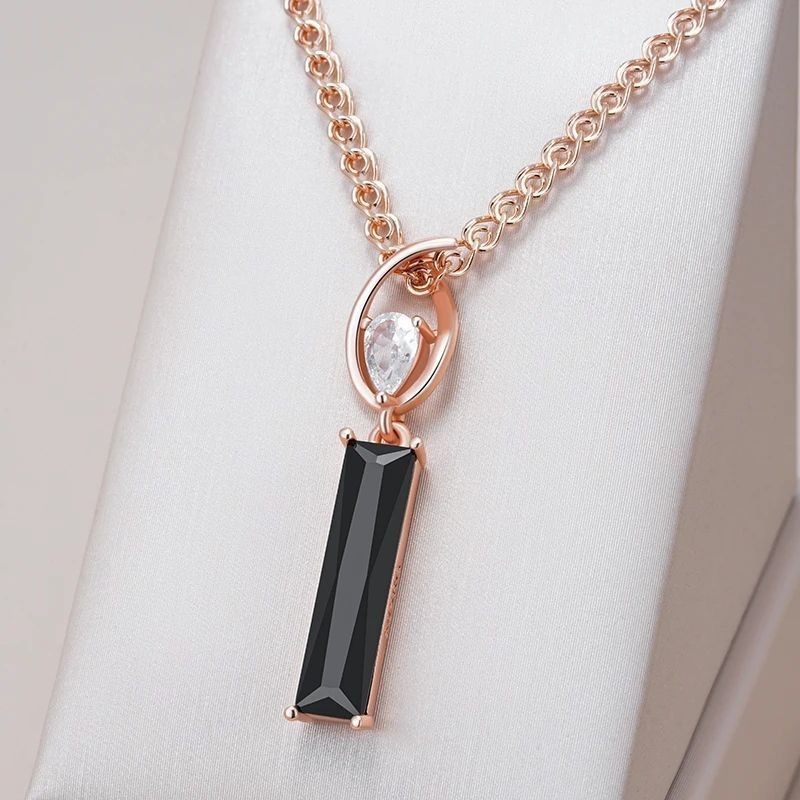 สร้อยคอจี้เพทายสีดําผู้หญิงทุกการแข่งขันหรูหรา 585 Rose Gold จําลอง Clavicle Chain 4.10