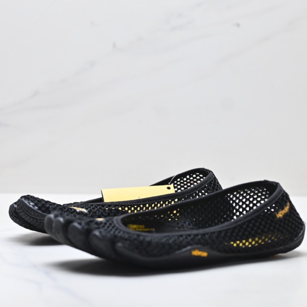 VIBRAM Five Fingers รองเท้า slip-on สำหรับผู้หญิง ออกแบบมาเพื่อกีฬาและโยคะ มีเทคโนโลยีกันลื่น และเบา