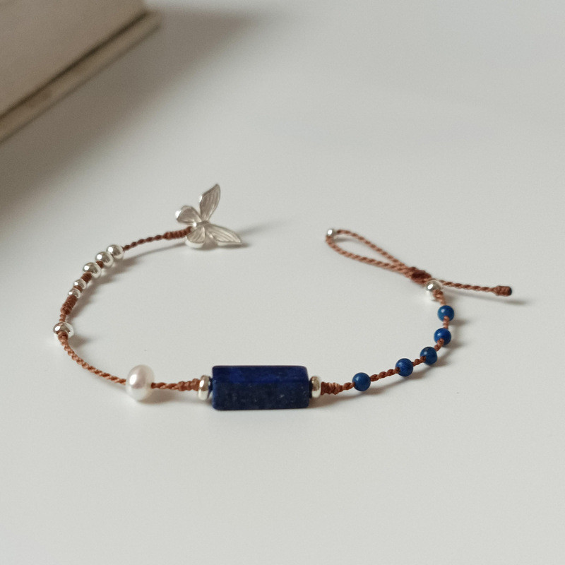 สร้อยข้อมือถักลายผีเสื้อด้วยลูกปัด Lapiz Lazuli