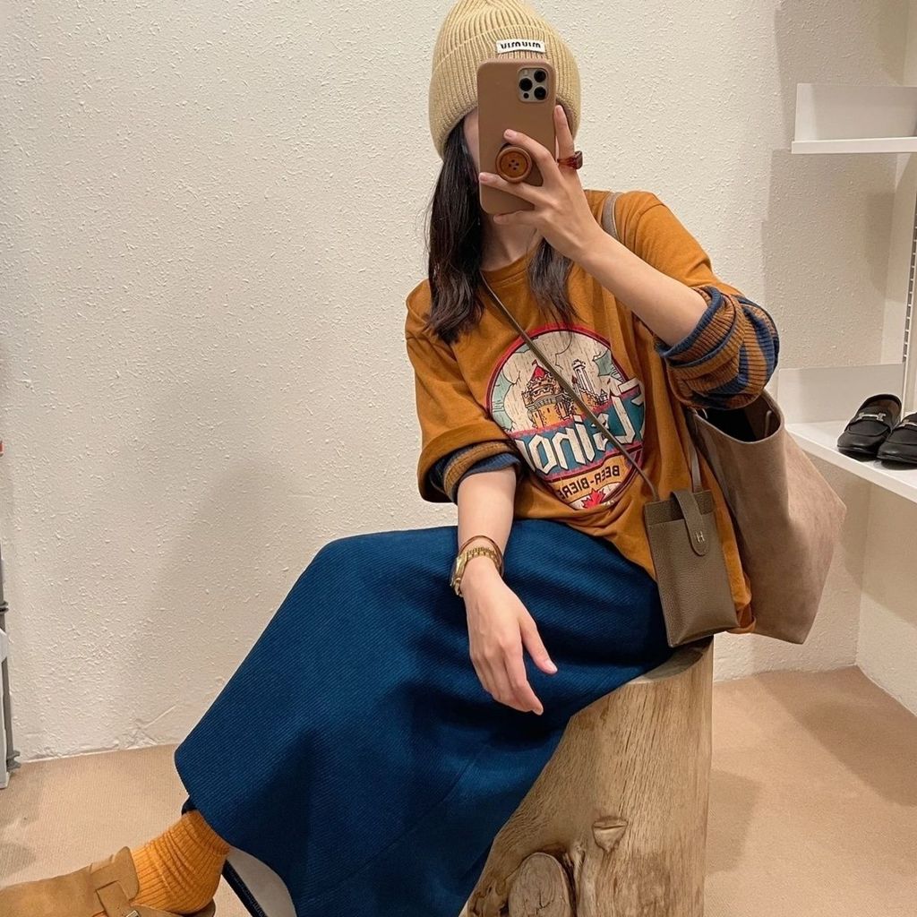 เสื้อยืดแขนยาวคอรอบแบบคลาสสิก สไตล์.yellow autumn hue. สวมใส่ง่ายและสบาย