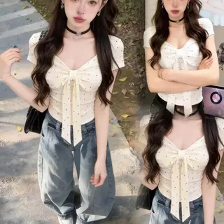 เสื้อยืดแขนสั้นผูกโบว์—ดีไซน์นี้ให้ความรู้สึกสดใสมีชีวิตชีวา เสื้อลายจุด สไตล์ใหม่ ดีไซน์เรียบง่ายแต่ดูดีมีระดับ