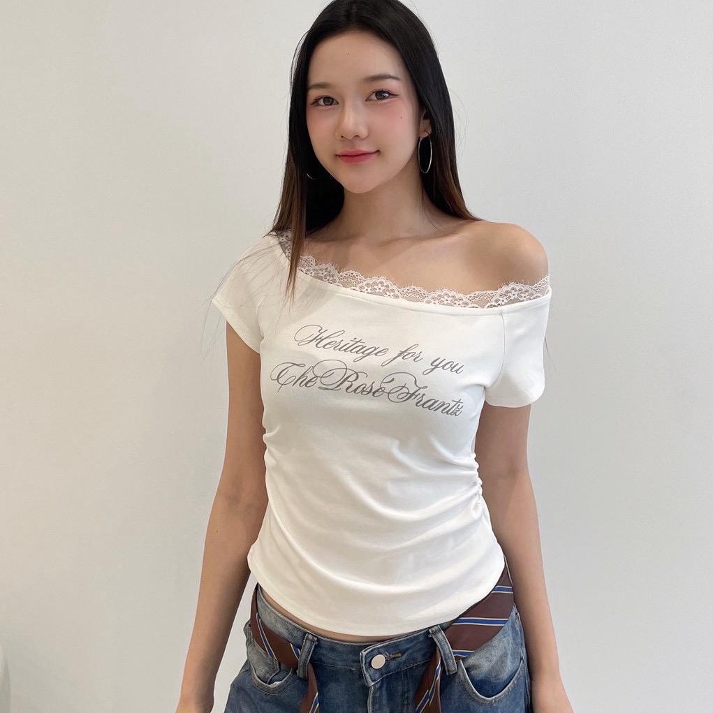 Prysinee  studio (BY 61029) เสื้อยืดสกรีนลายตัวอักษรแต่งขอบลูกไม้ที่คอ งานป้าย siwashop