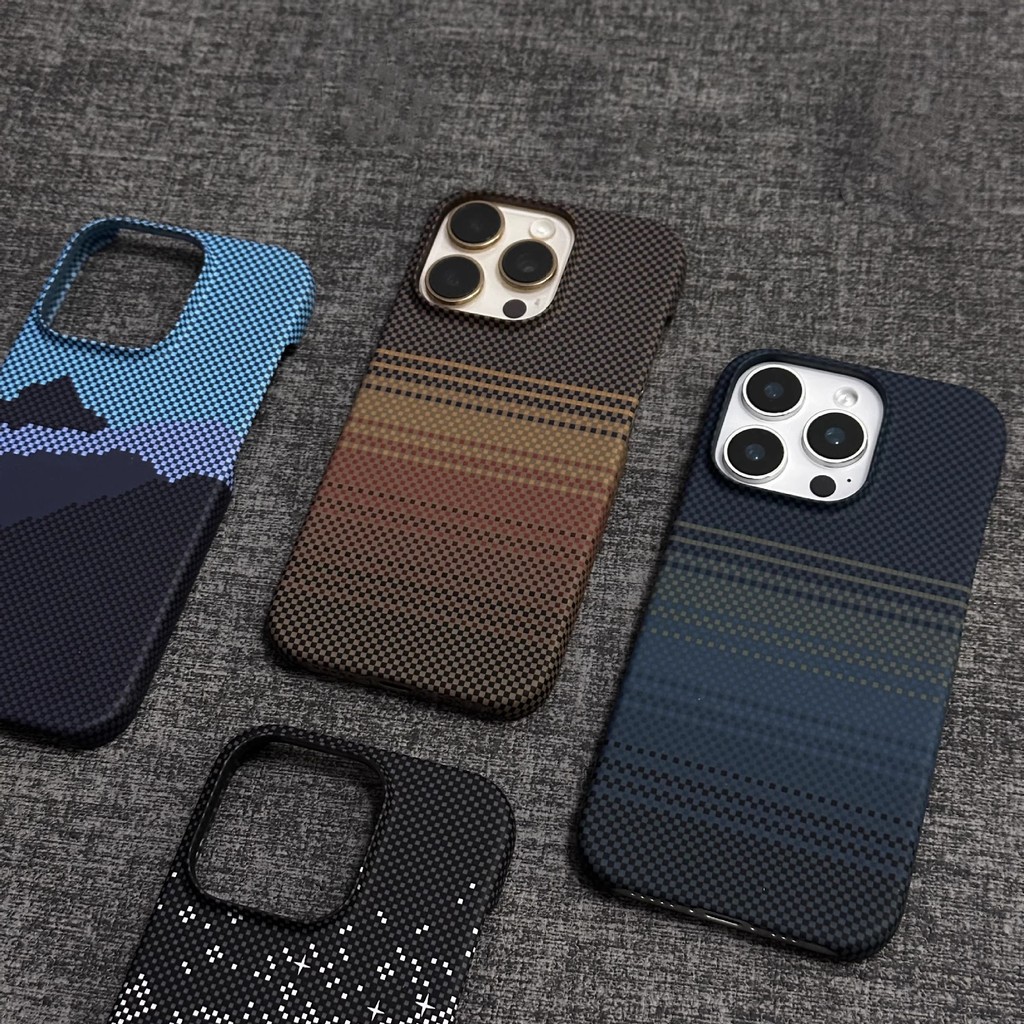 เหมาะสําหรับ Apple 17ProMax รูปแบบคาร์บอนไฟเบอร์ชาร์จแม่เหล็กเคสโทรศัพท์ iPhone16 เคสป้องกันพีซีครึ่งแพ็คบางเฉียบ