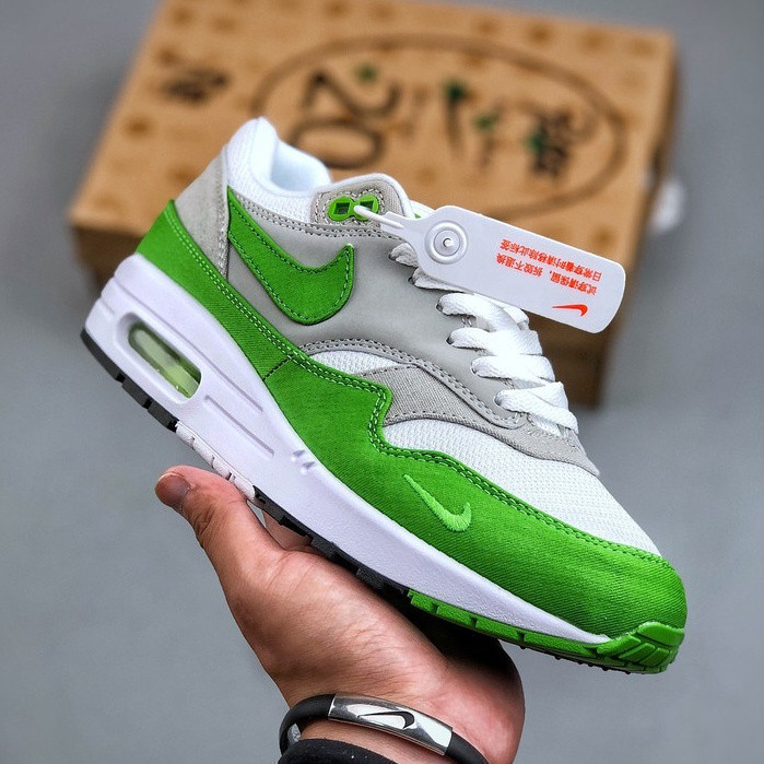 รองเท้าวิ่งดีไซน์คลาสสิกพื้นโฟมเบาะลม Max 1 HF1012-300