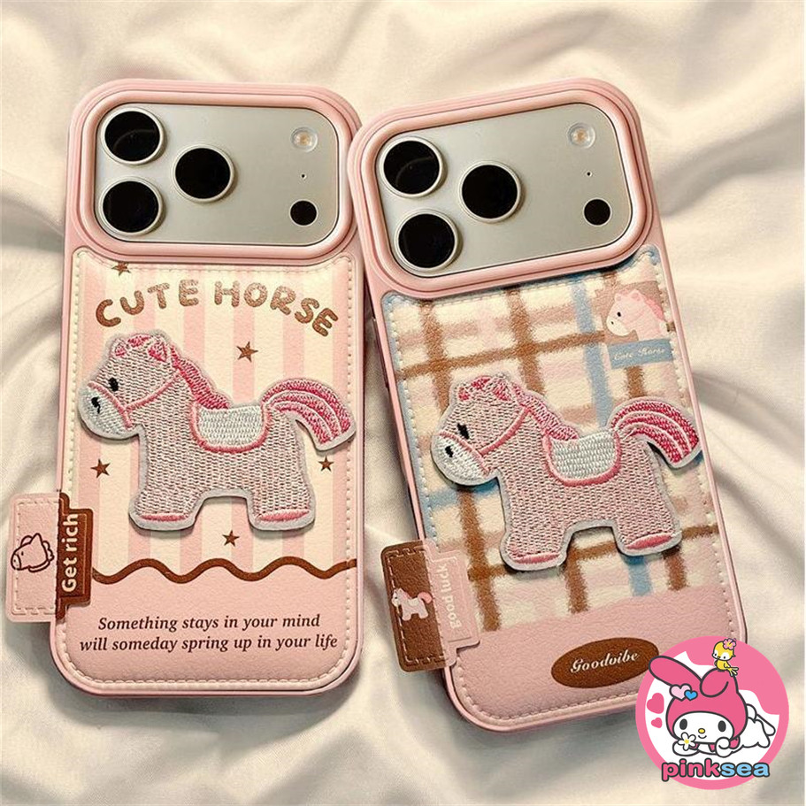 Ins การ์ตูนน่ารักเย็บปักถักร้อย Pony สีชมพูเคสโทรศัพท์สําหรับ iPhone 17 16 15 14 13 12 11 Pro Max X Xr Xs Max 8 7 Plus Splice ถุงลมนิรภัยหนังกันกระแทกปลอก