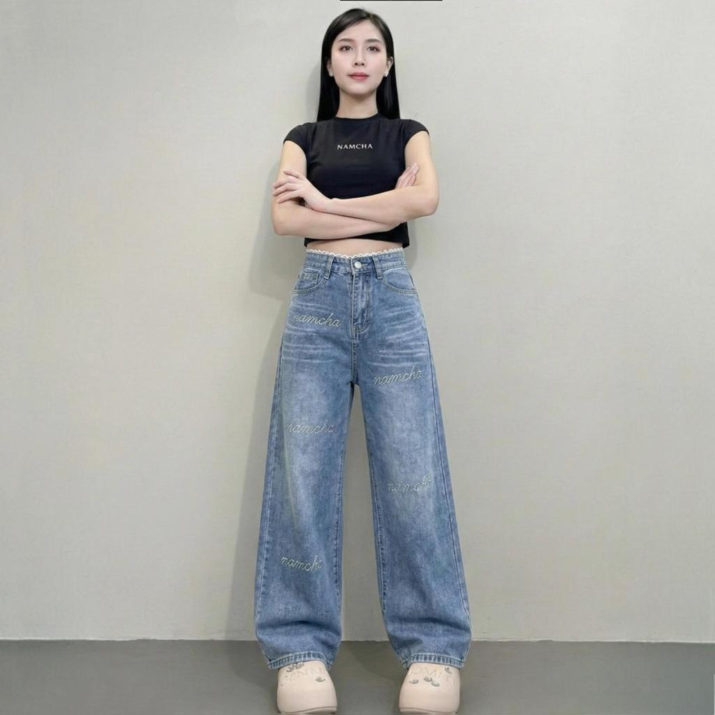 NAMCHA กางเกงยีนส์ทรงกระบอกกลาง กางเกงยีนส์ทรงกระบอกกลางเอวสูง ติดเพชรNAMCHA แต่งขอบลูกไม้ สียีนส์ 4