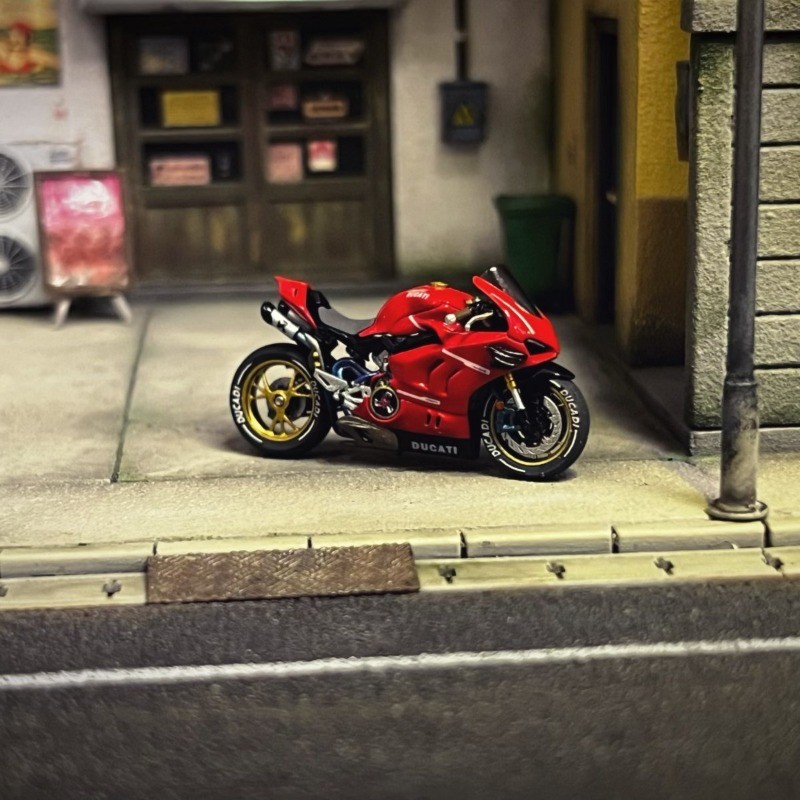 1/64 Ducati V4S Resin Motorcycle Sand Table Scene Miniature Model Car Model Unpainted Kit