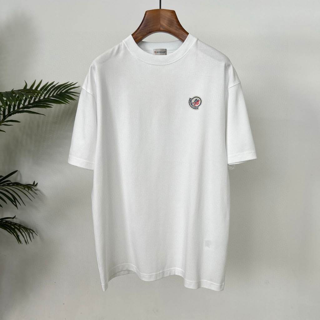 Moncler2026 Moncler 2026 ต้นฤดูใบไม้ผลิสไตล์ใหม่เสื้อยืดแขนสั้นชายหญิงคู่สไตล์ที่มีสีสันผ้าฝ้ายแท้ฤด
