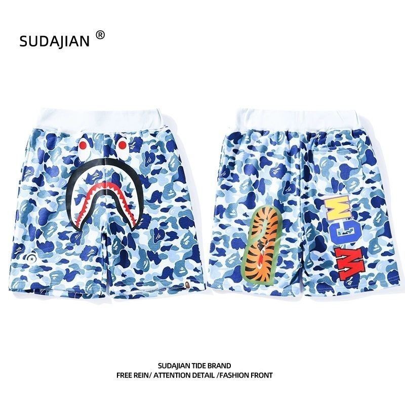 กางเกงขาสั้นผู้ชาย ลาย ShArk Ape จากแบรนด์ BAPE เหมาะสำหรับสไตล์ Hip Hop และ streetwear ใหม่