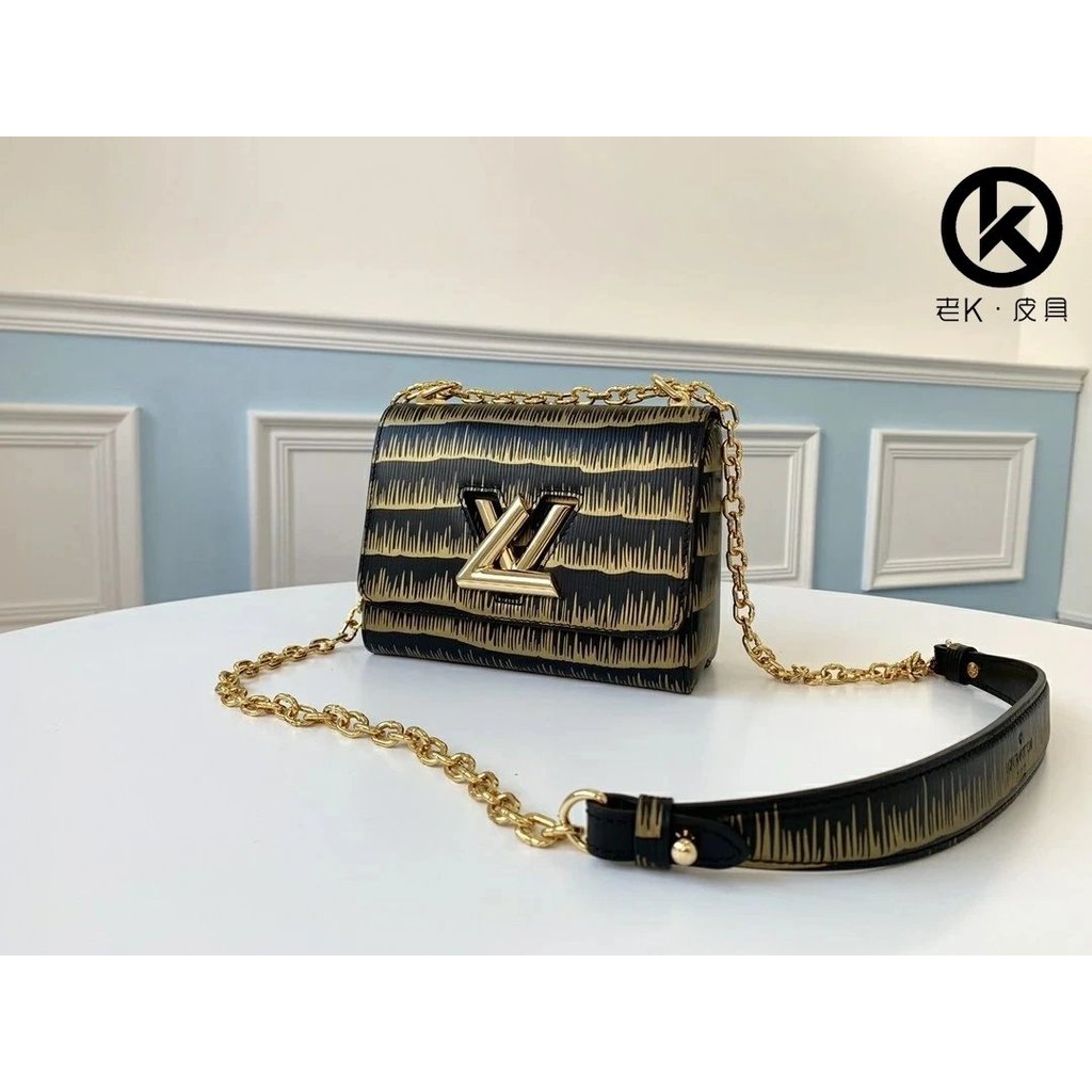 กระเป๋าLouis Vuitton รุ่น N50332 สไตล์Nicolas Ghesquière Chain Twist ออกแบบมาอย่างหรูหรา ในสีทองอ่อน